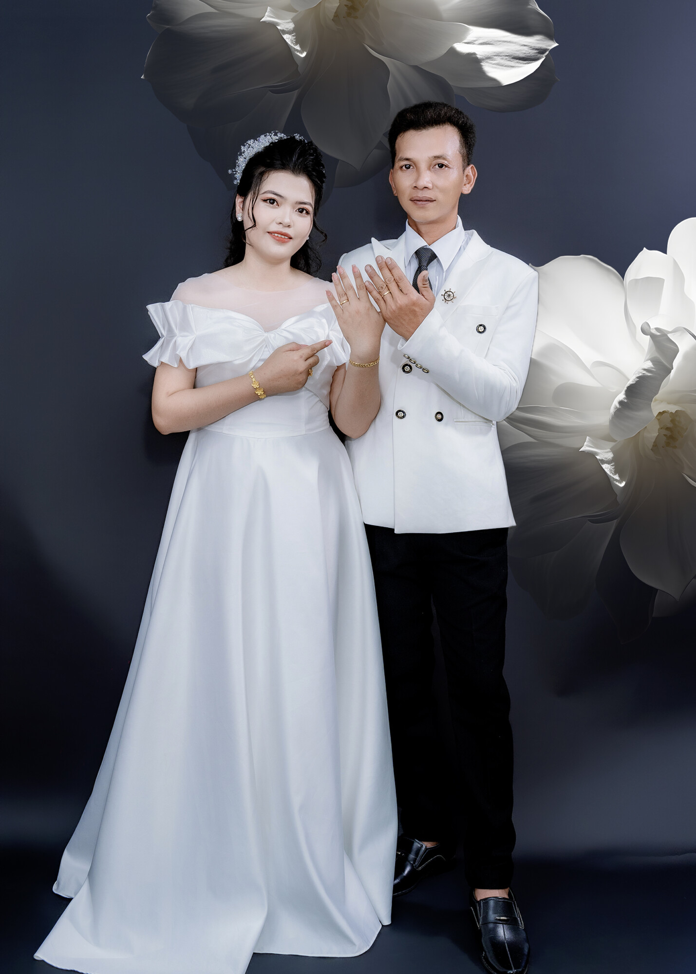 TUYEN & DU